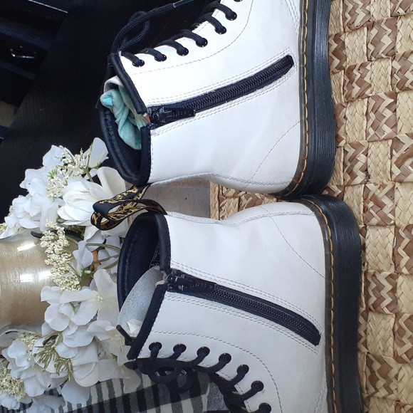 DR.MARTENS ZAVALA J. BOOTIES - Picture 8 of 12